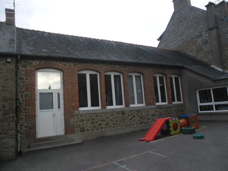 Remplacement de la couverture d’une école à Fougères