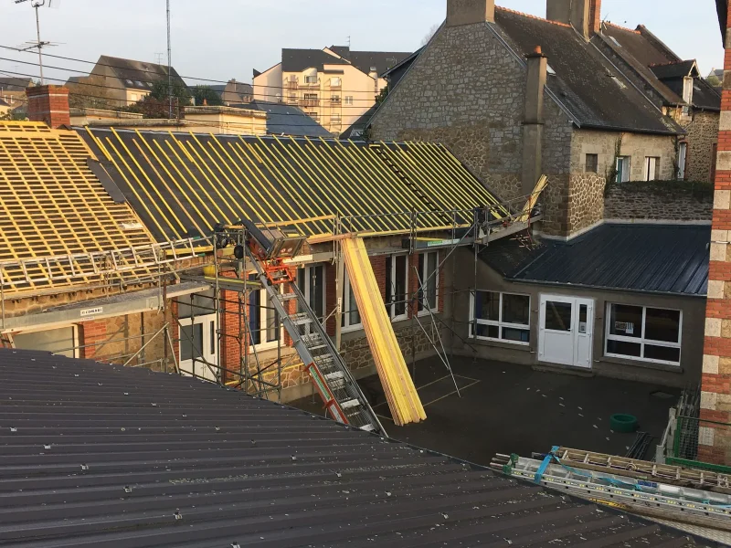 Remplacement de la couverture d’une école à Fougères