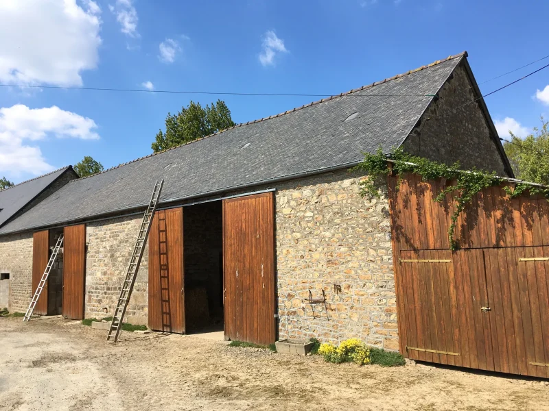 Restauration d’une toiture en ardoise au Ferré (35)